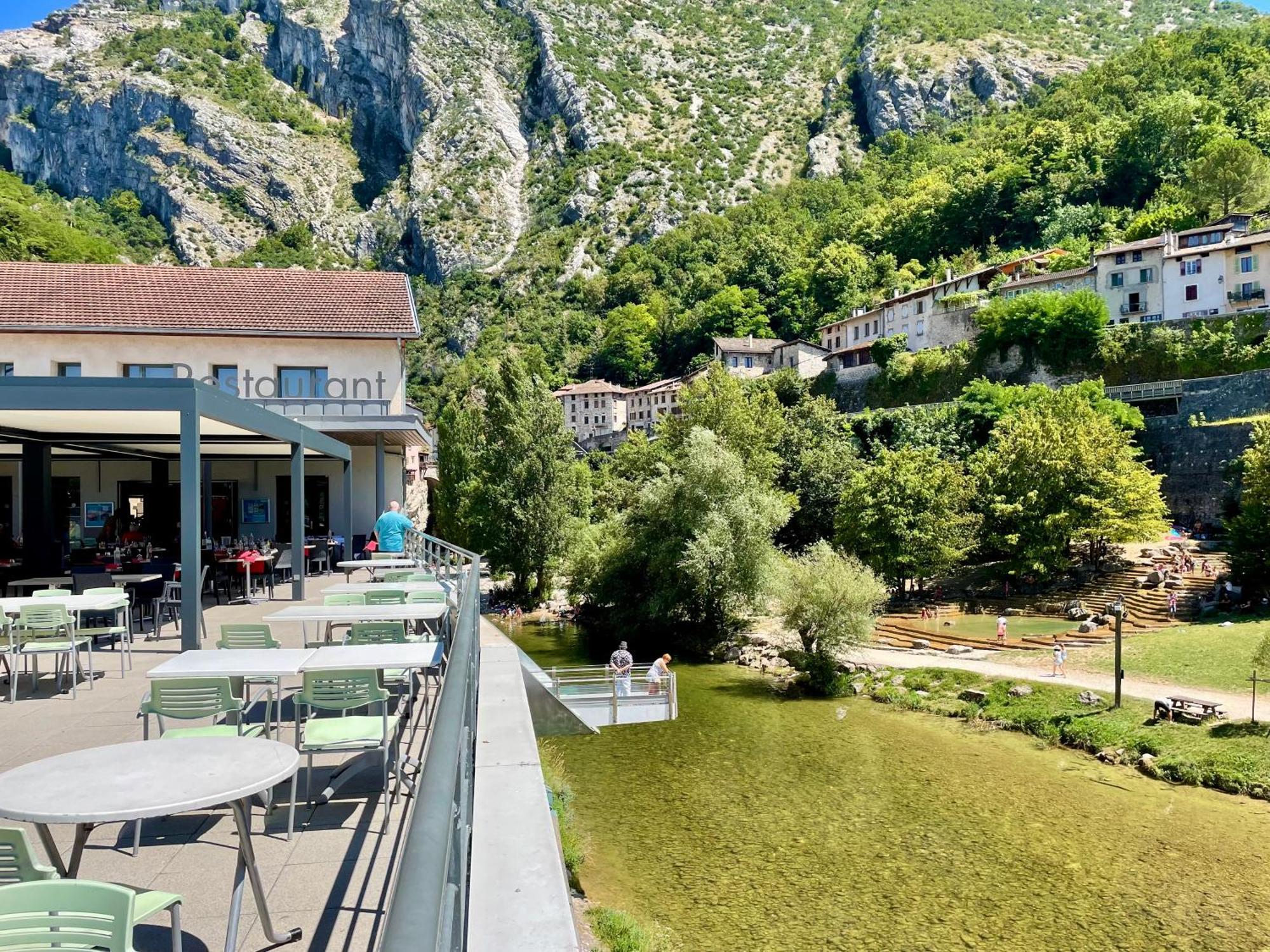 Hotel Du Musee De L'Eau ปงต์-อ็อง-รัวย็องส์ ภายนอก รูปภาพ