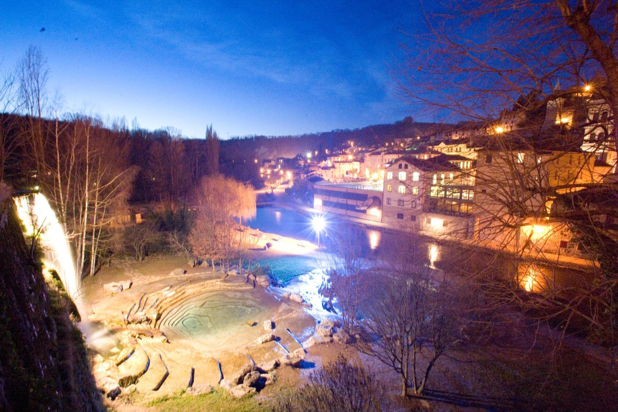 Hotel Du Musee De L'Eau ปงต์-อ็อง-รัวย็องส์ ภายนอก รูปภาพ