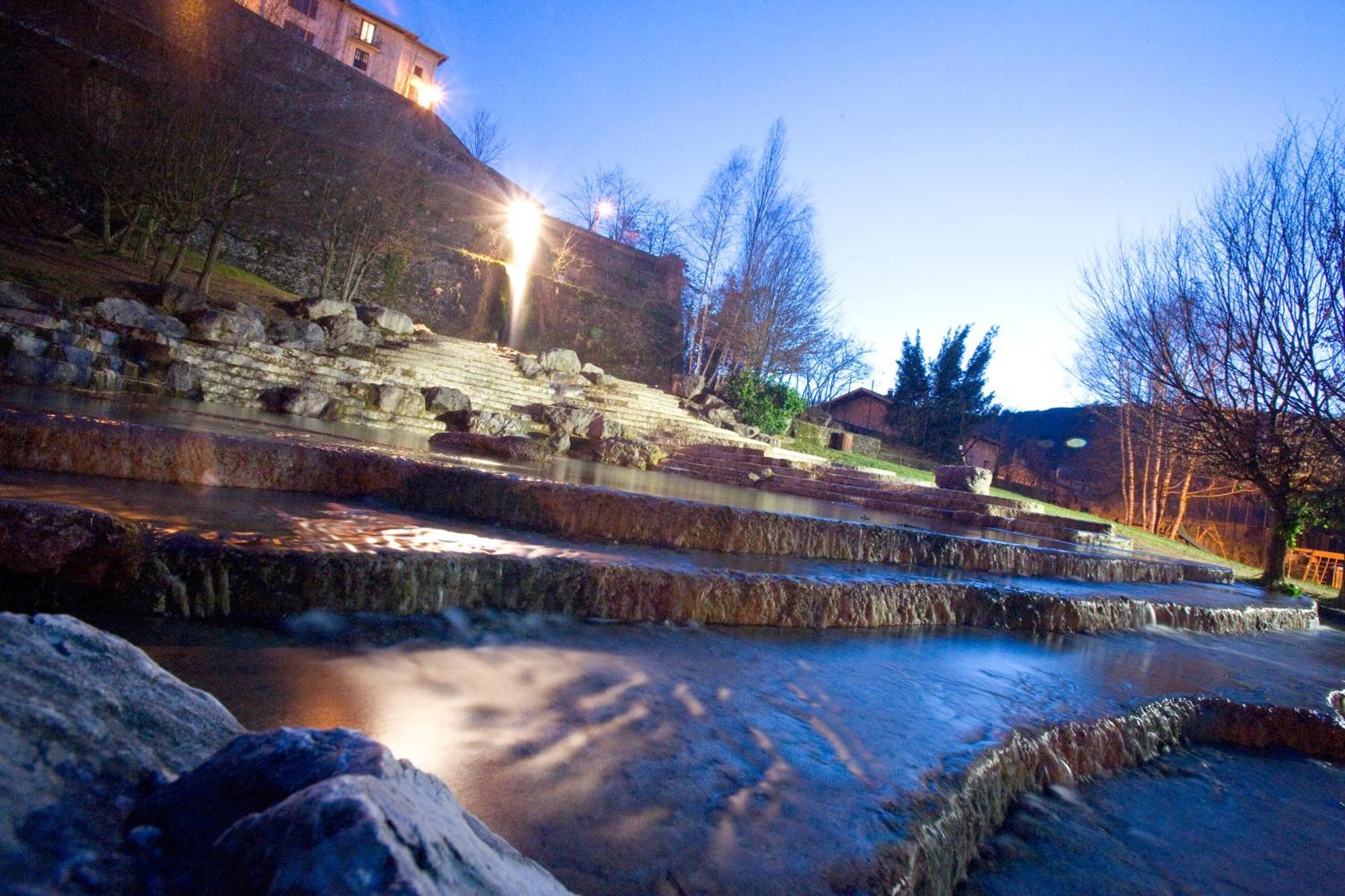 Hotel Du Musee De L'Eau ปงต์-อ็อง-รัวย็องส์ ภายนอก รูปภาพ