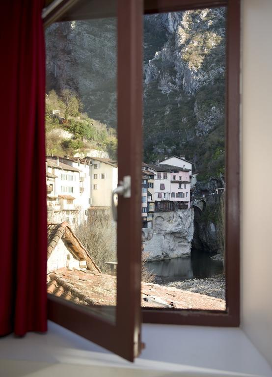 Hotel Du Musee De L'Eau ปงต์-อ็อง-รัวย็องส์ ภายนอก รูปภาพ
