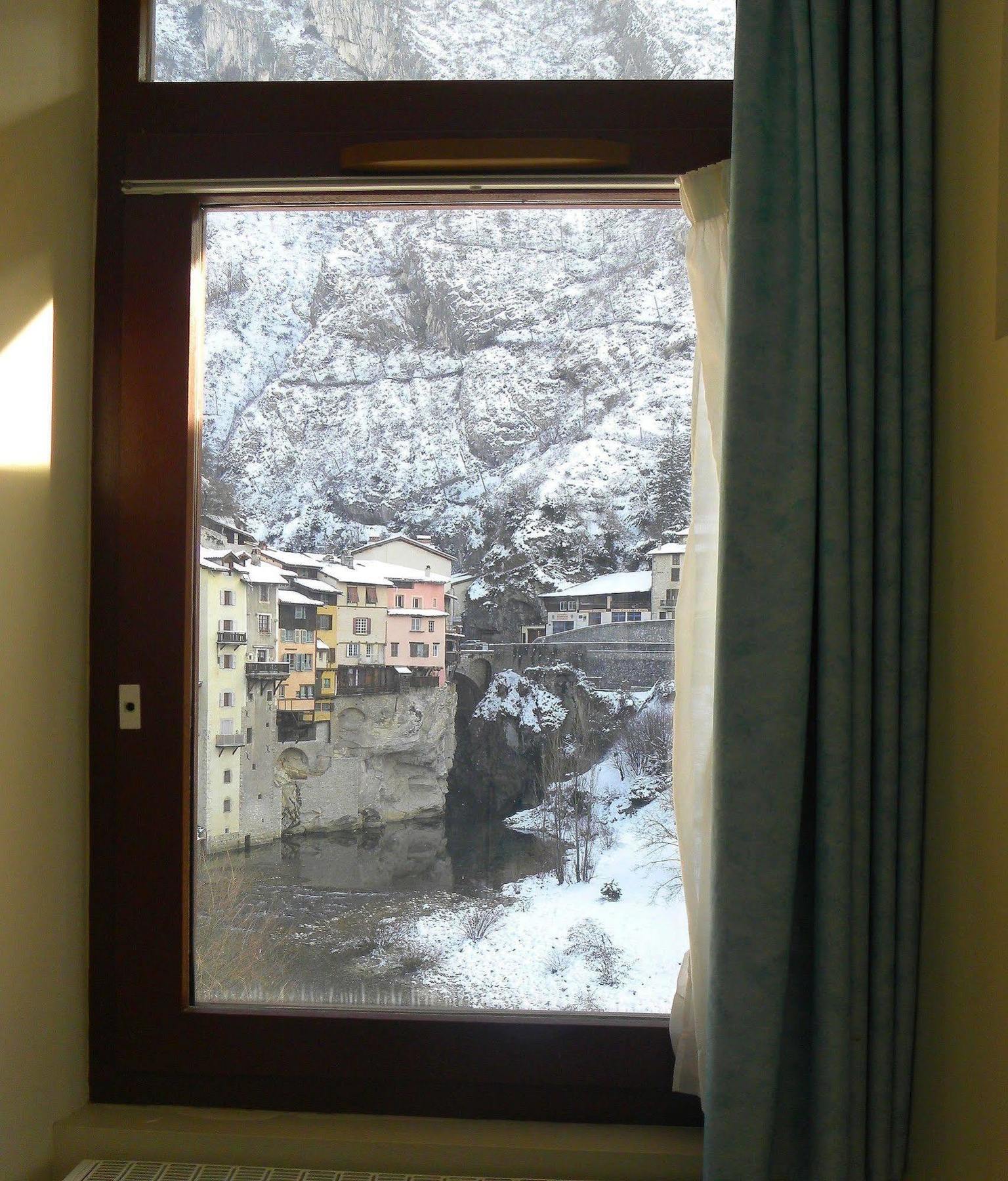 Hotel Du Musee De L'Eau ปงต์-อ็อง-รัวย็องส์ ภายนอก รูปภาพ
