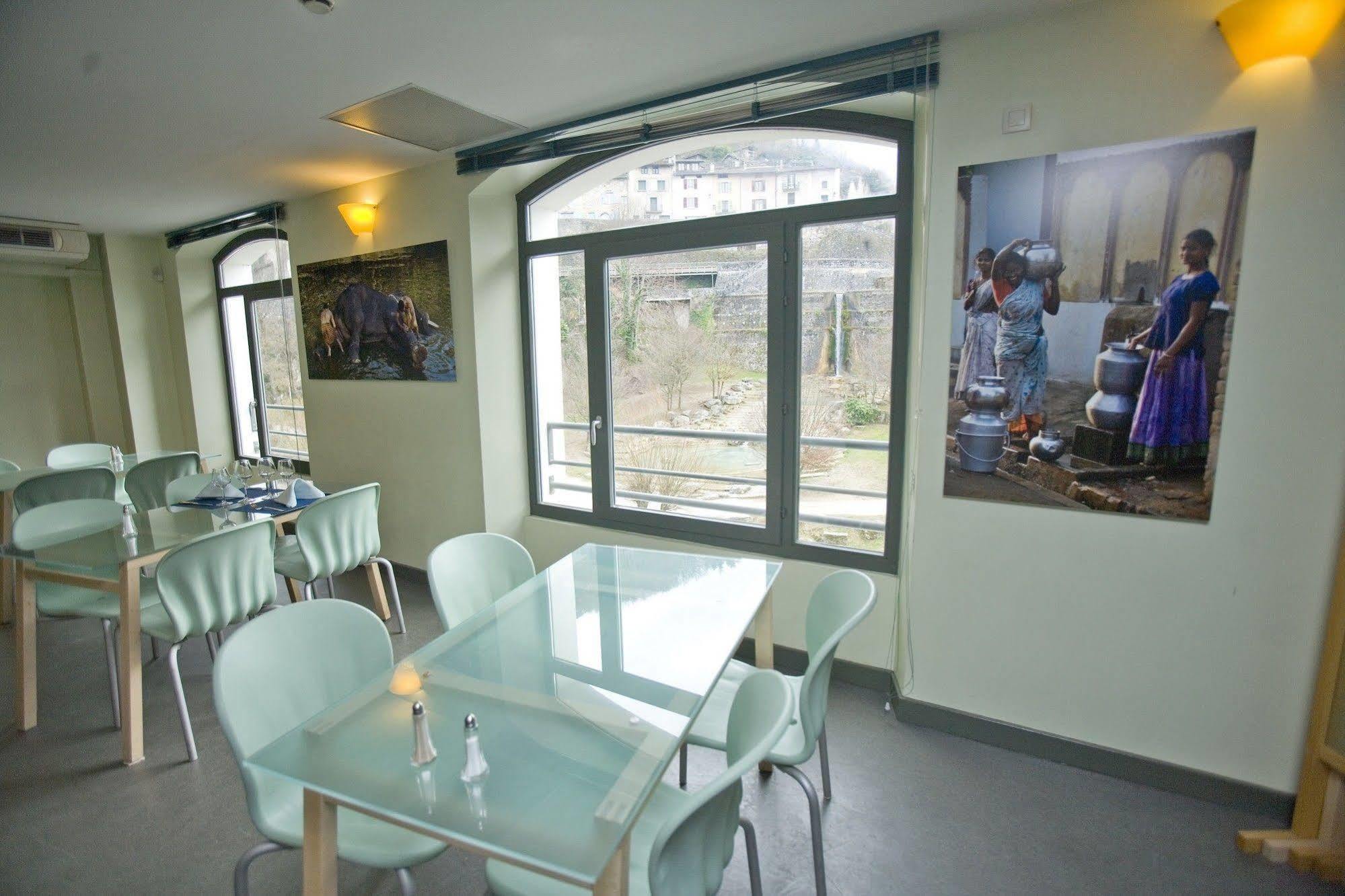 Hotel Du Musee De L'Eau ปงต์-อ็อง-รัวย็องส์ ภายนอก รูปภาพ